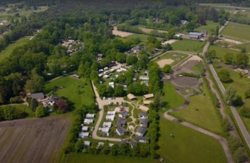 Dronevlucht over de camping